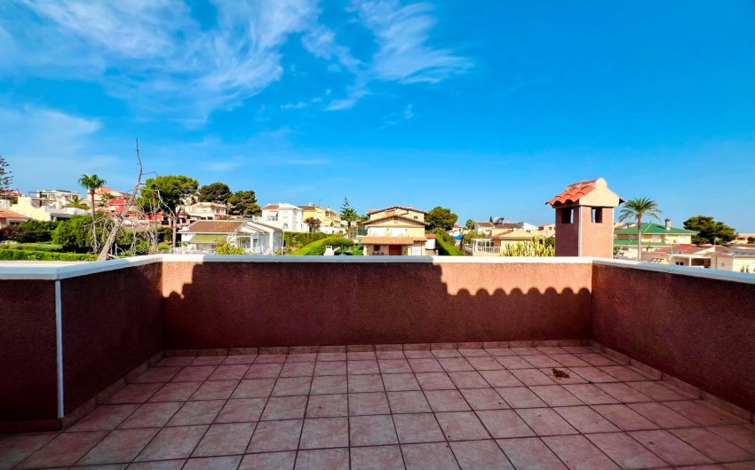 Herverkoop - Villa -
Orihuela - Inland