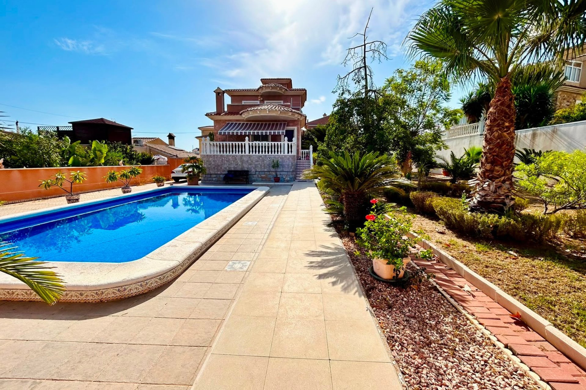 Herverkoop - Villa -
Orihuela - Inland