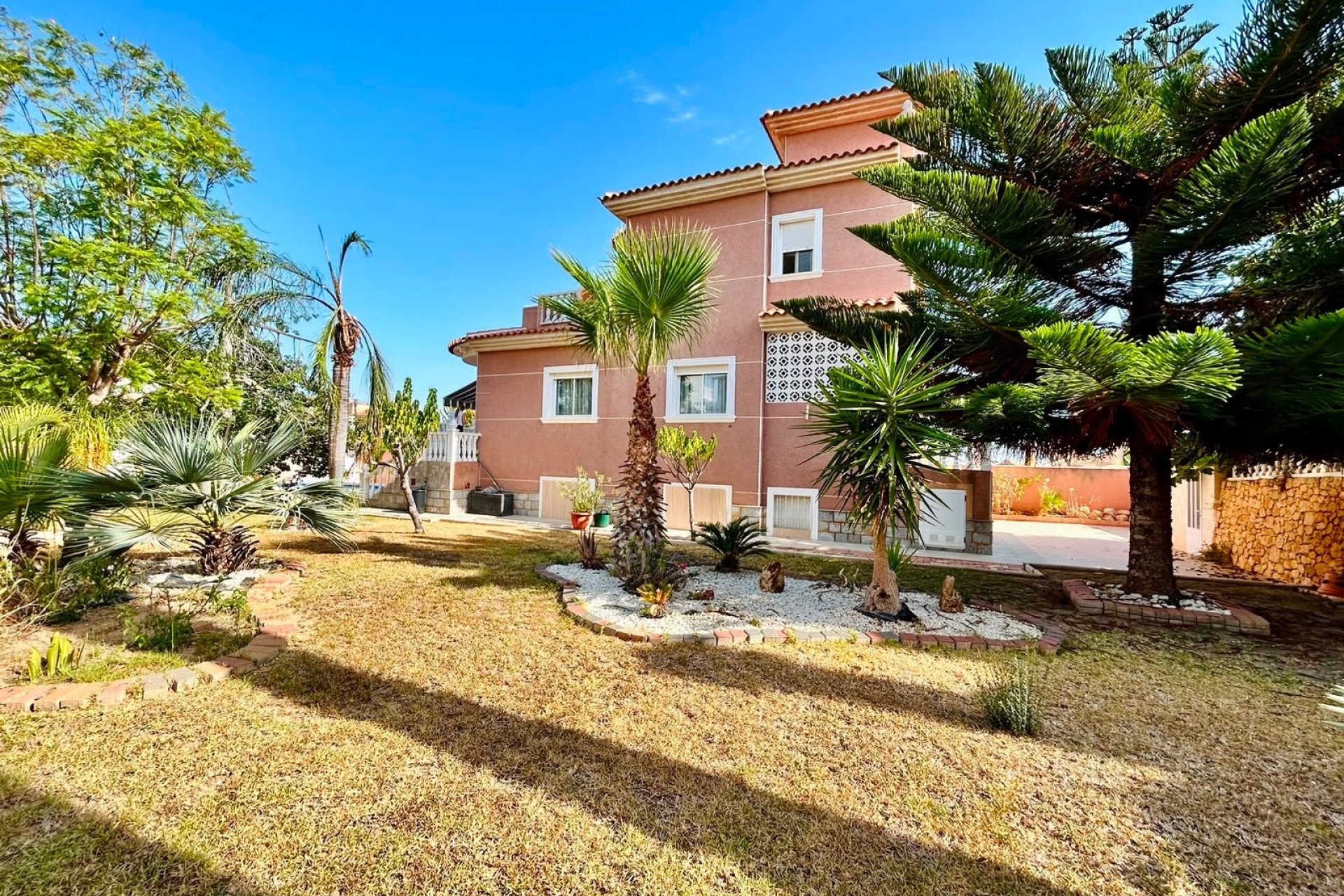 Herverkoop - Villa -
Orihuela - Inland
