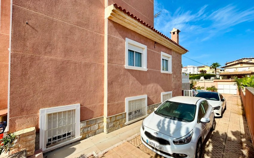 Herverkoop - Villa -
Orihuela - Inland
