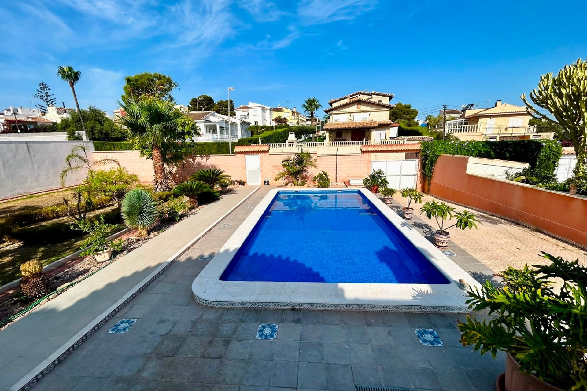 Herverkoop - Villa -
Orihuela - Inland