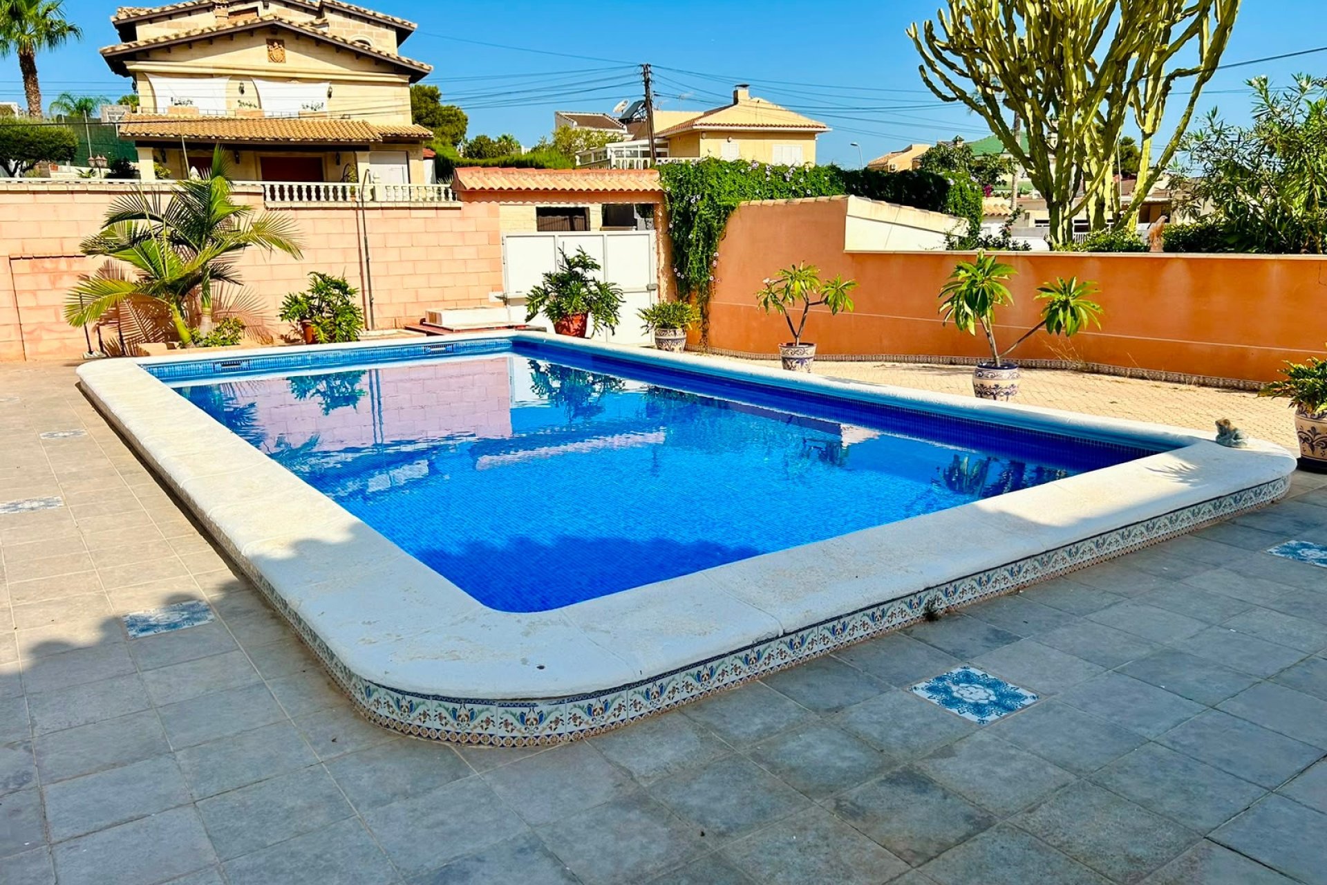 Herverkoop - Villa -
Orihuela - Inland