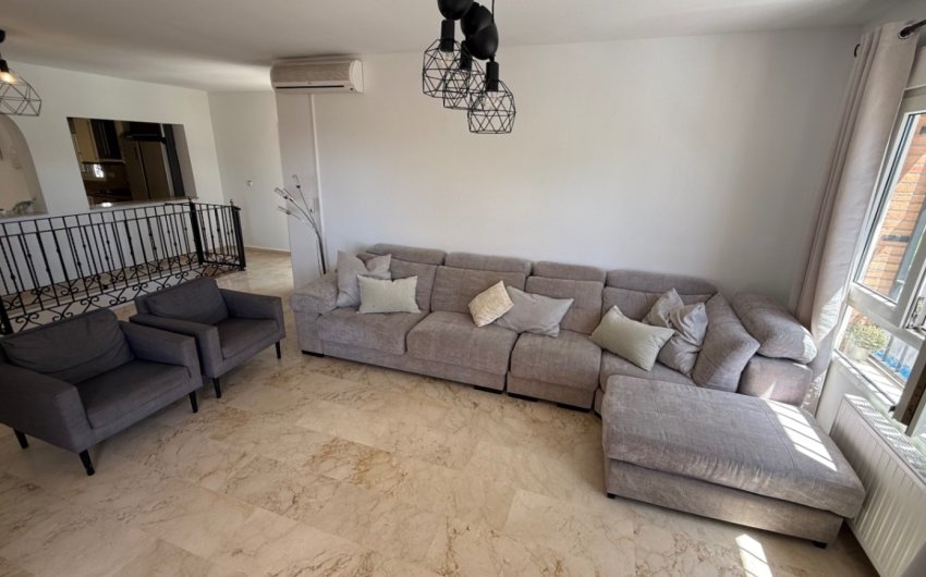 Herverkoop - Villa -
Orihuela - Inland