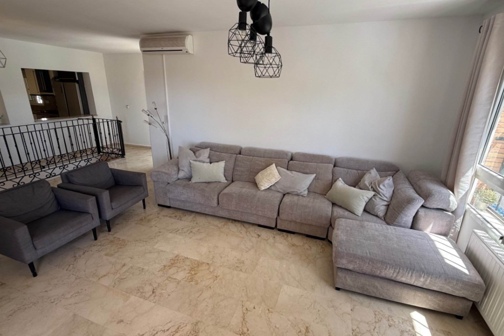 Herverkoop - Villa -
Orihuela - Inland
