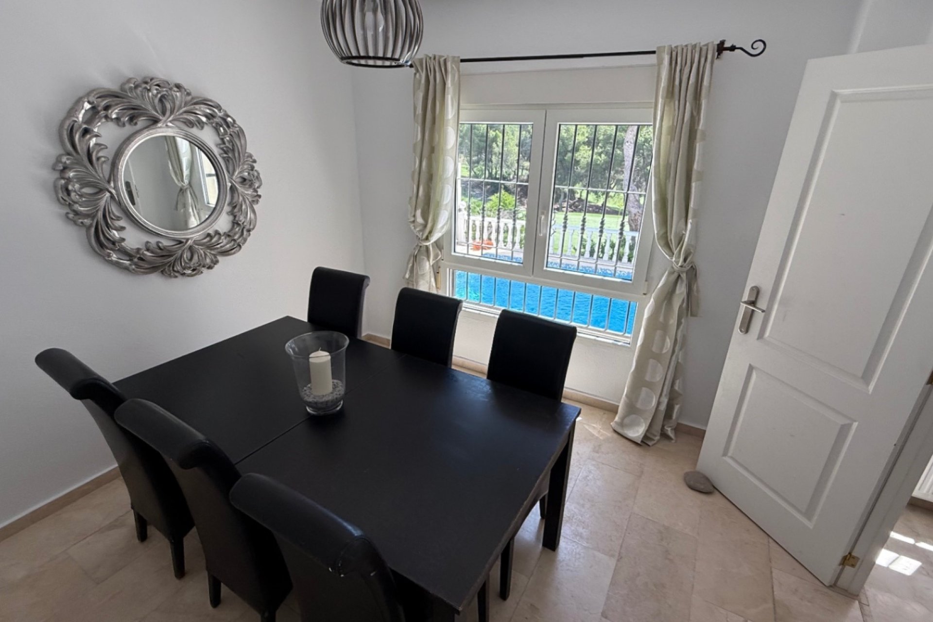 Herverkoop - Villa -
Orihuela - Inland