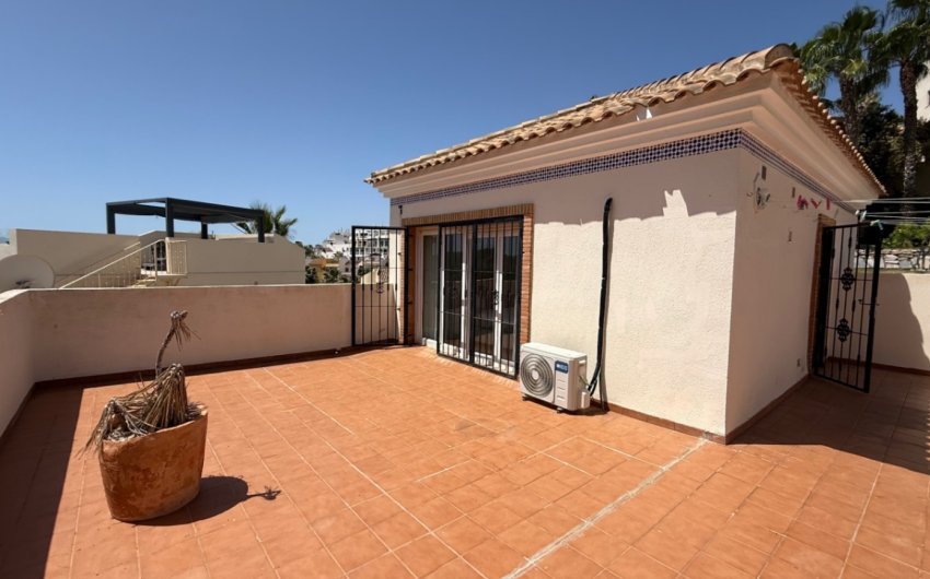 Herverkoop - Villa -
Orihuela - Inland
