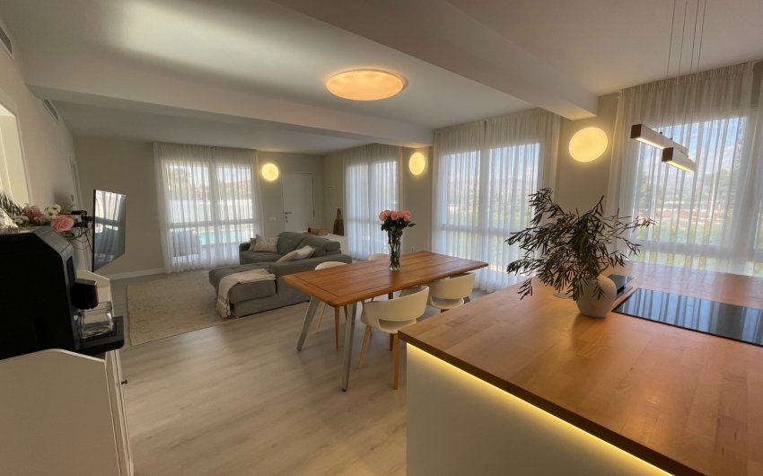 Herverkoop - Villa -
Orihuela - Inland