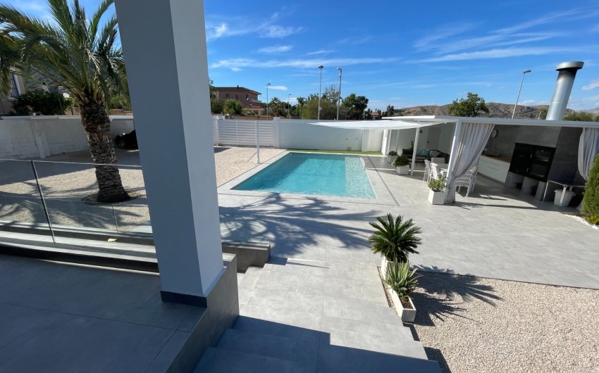 Herverkoop - Villa -
Orihuela - Inland