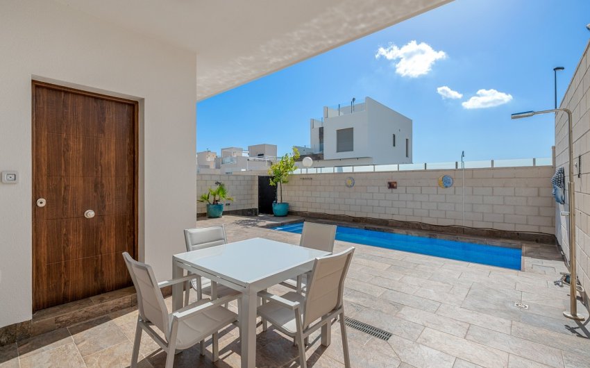 Herverkoop - Villa -
Orihuela - Inland