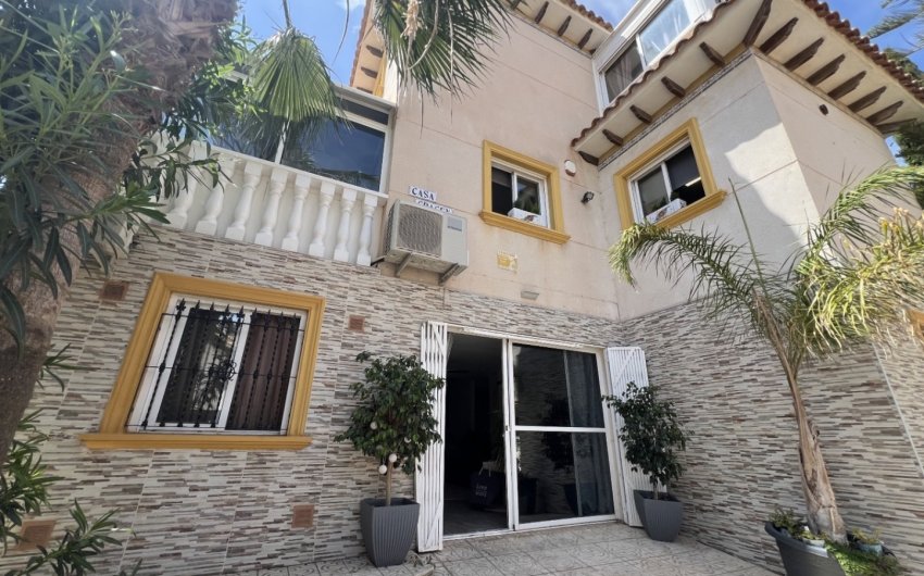 Herverkoop - Villa -
Orihuela - Inland