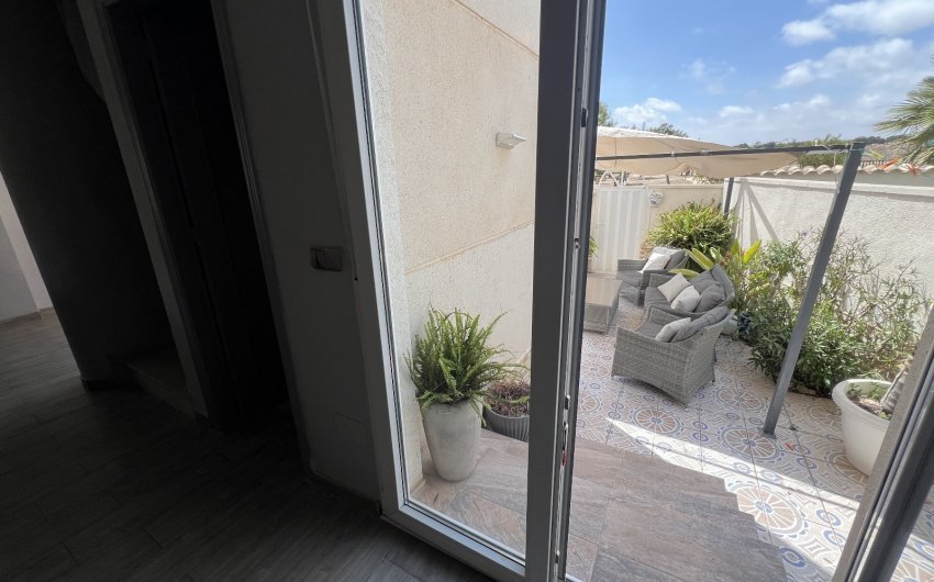 Herverkoop - Villa -
Orihuela - Inland