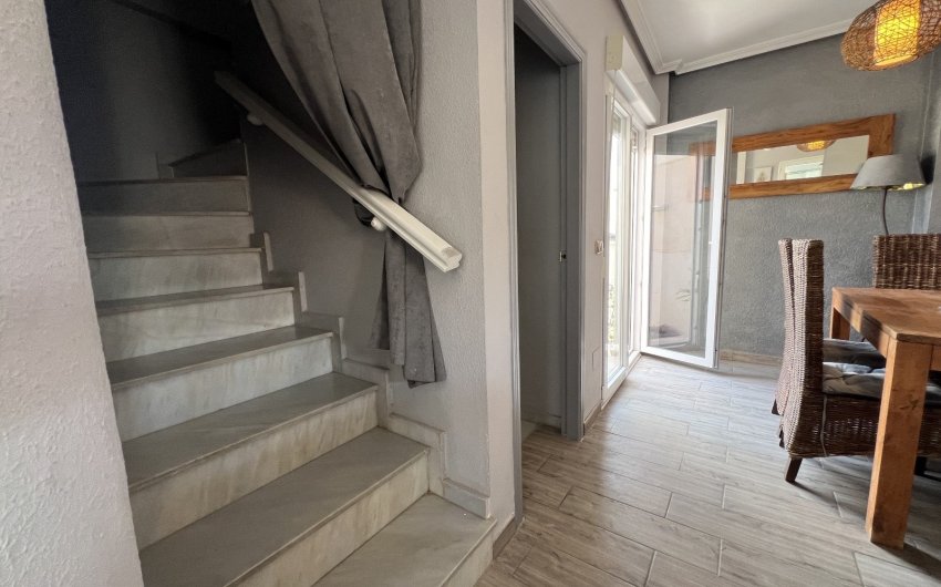 Herverkoop - Villa -
Orihuela - Inland