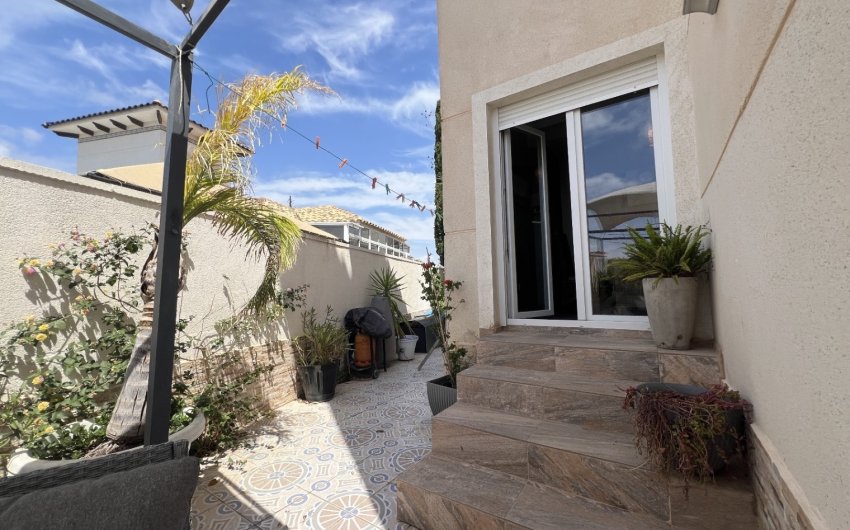 Herverkoop - Villa -
Orihuela - Inland