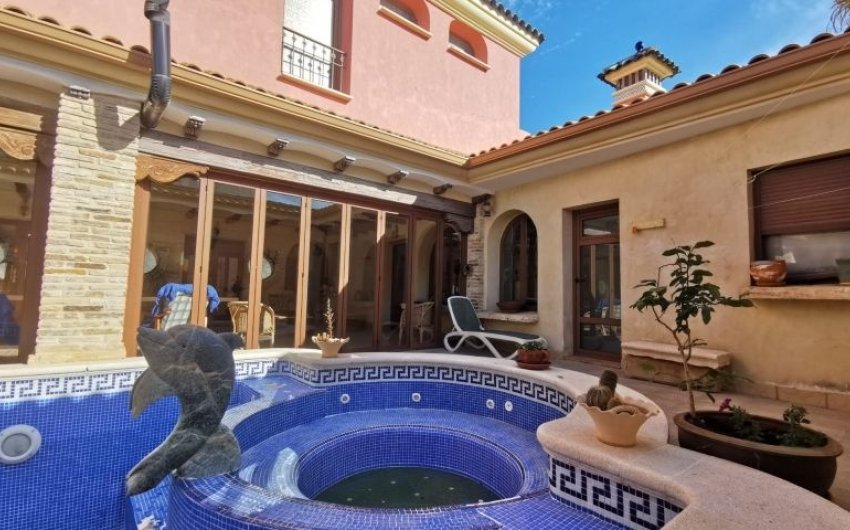 Herverkoop - Villa -
Orihuela - Inland