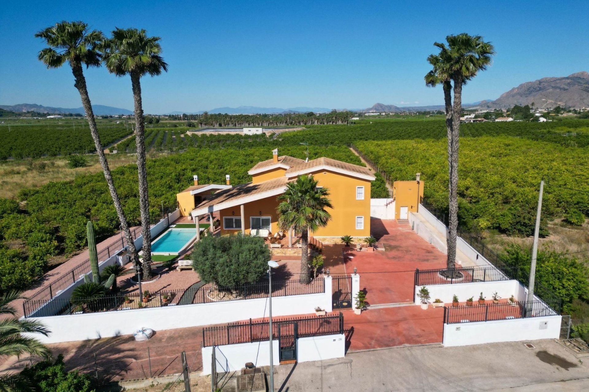 Herverkoop - Villa -
Orihuela - Inland
