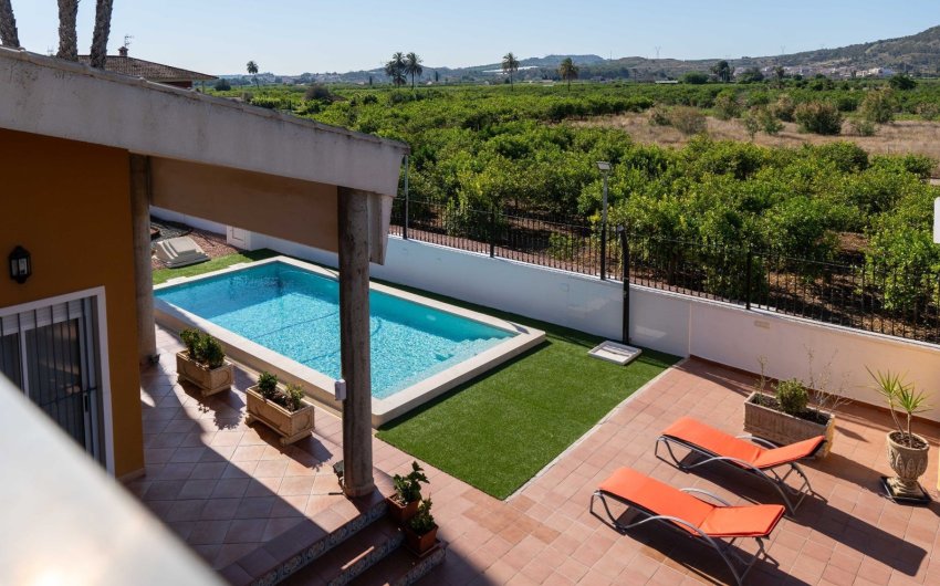 Herverkoop - Villa -
Orihuela - Inland