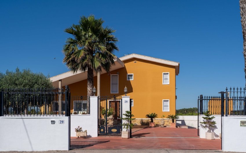 Herverkoop - Villa -
Orihuela - Inland