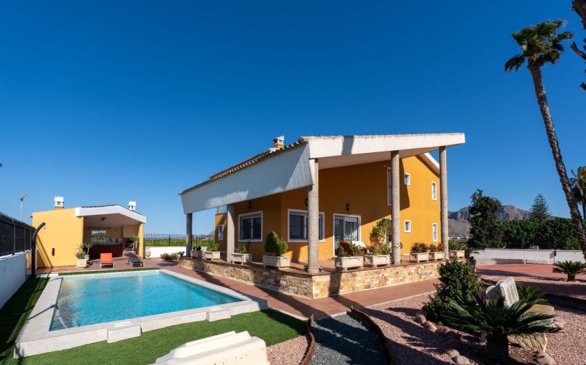 Herverkoop - Villa -
Orihuela - Inland