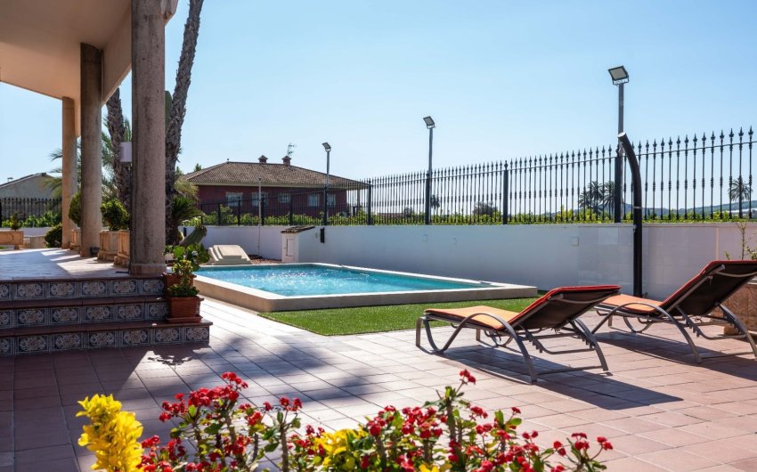Herverkoop - Villa -
Orihuela - Inland