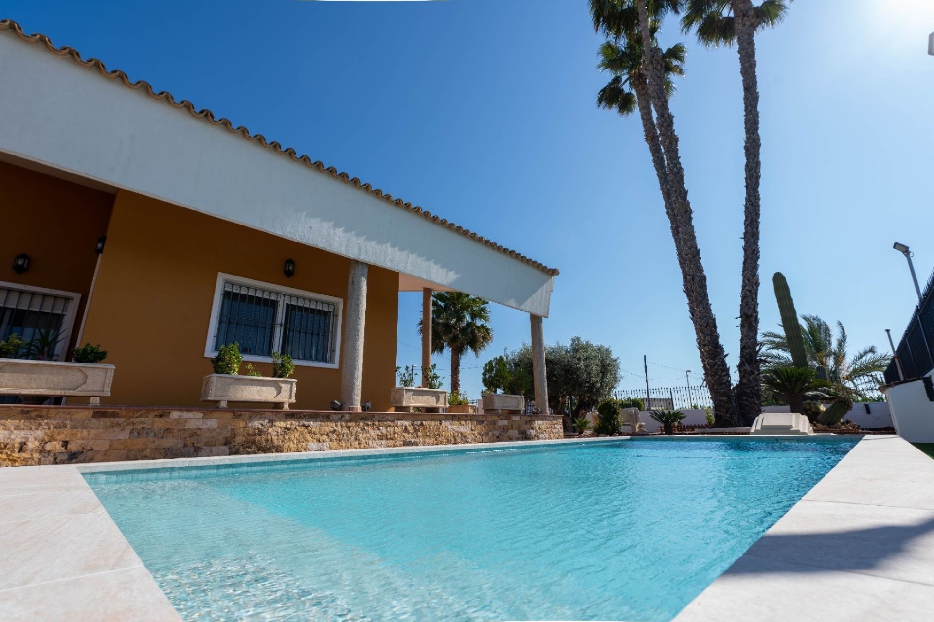 Herverkoop - Villa -
Orihuela - Inland