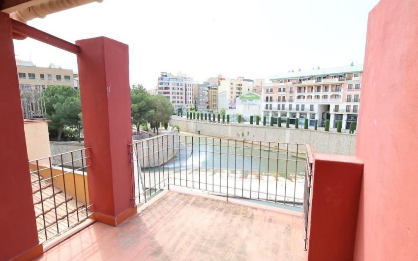 Herverkoop - Villa -
Orihuela - Inland