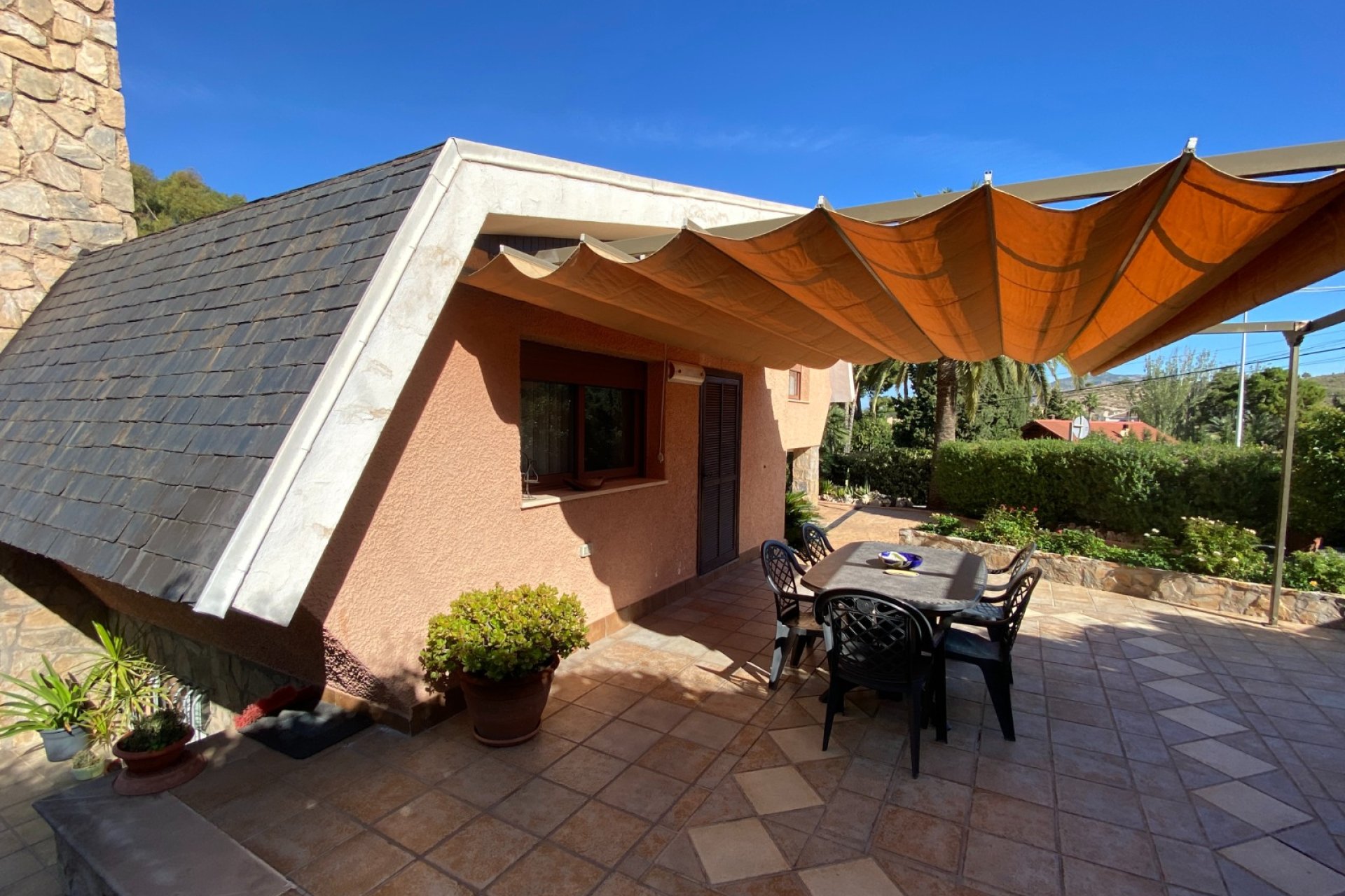 Herverkoop - Villa -
Petrer