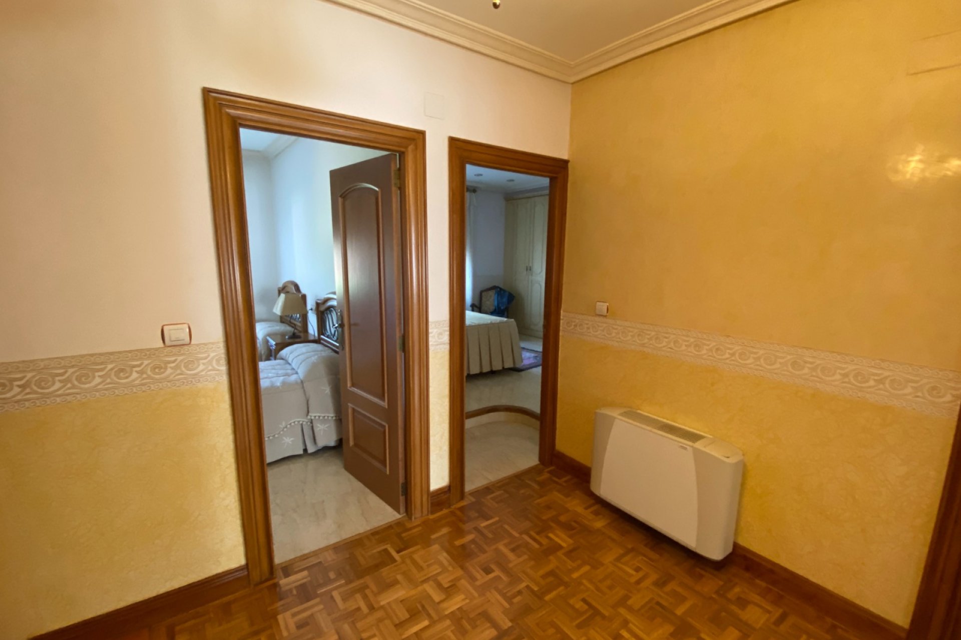 Herverkoop - Villa -
Petrer