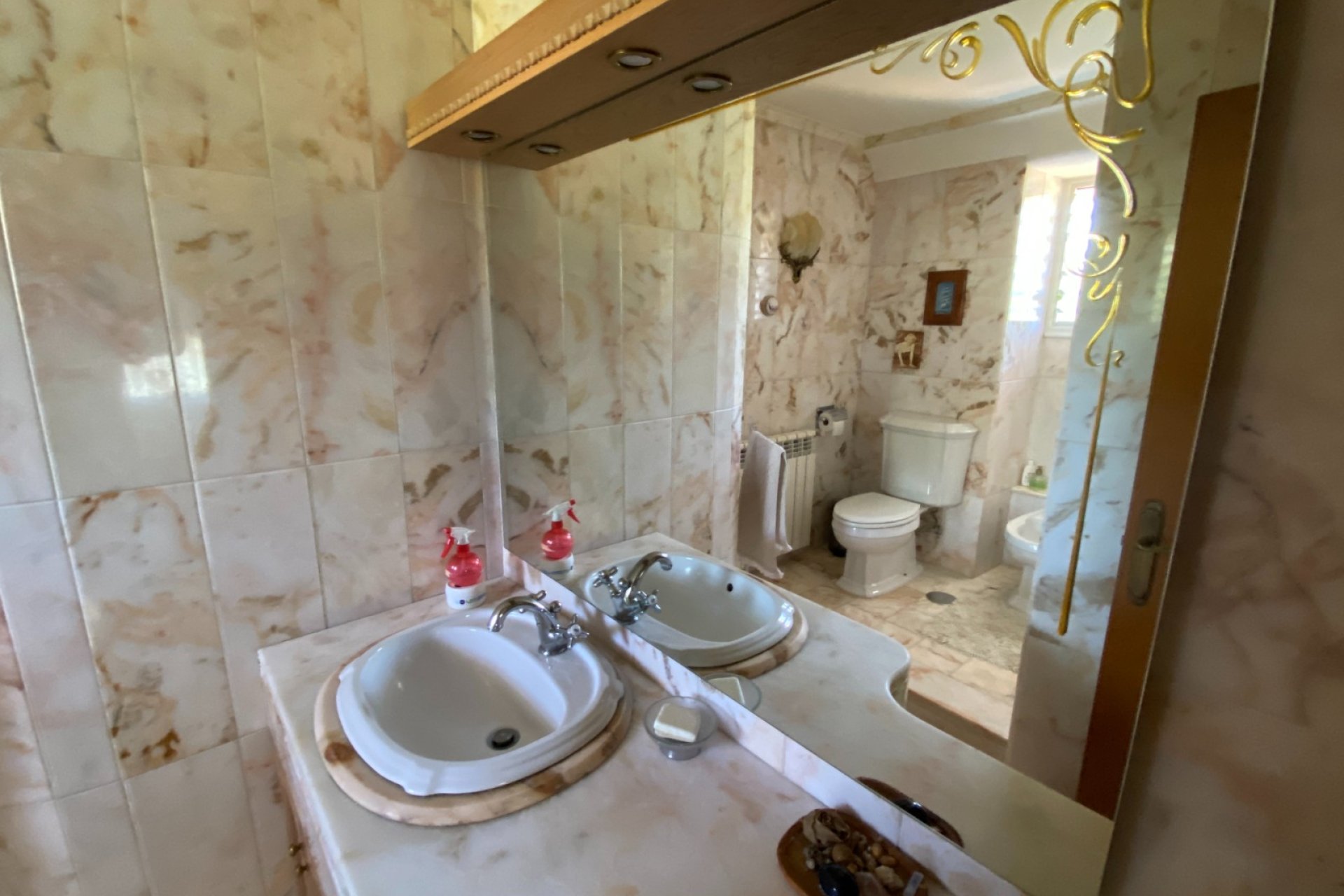 Herverkoop - Villa -
Petrer