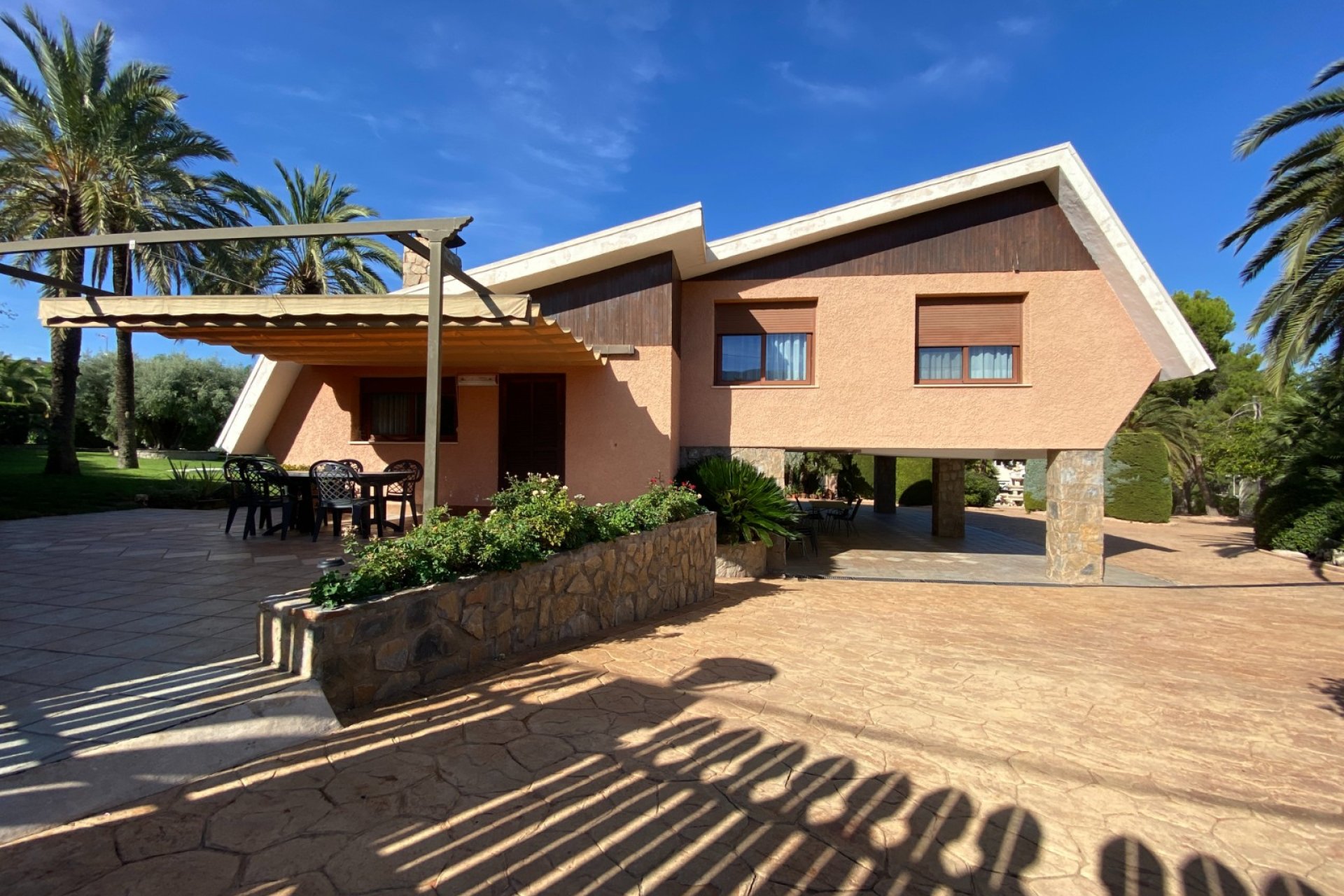 Herverkoop - Villa -
Petrer