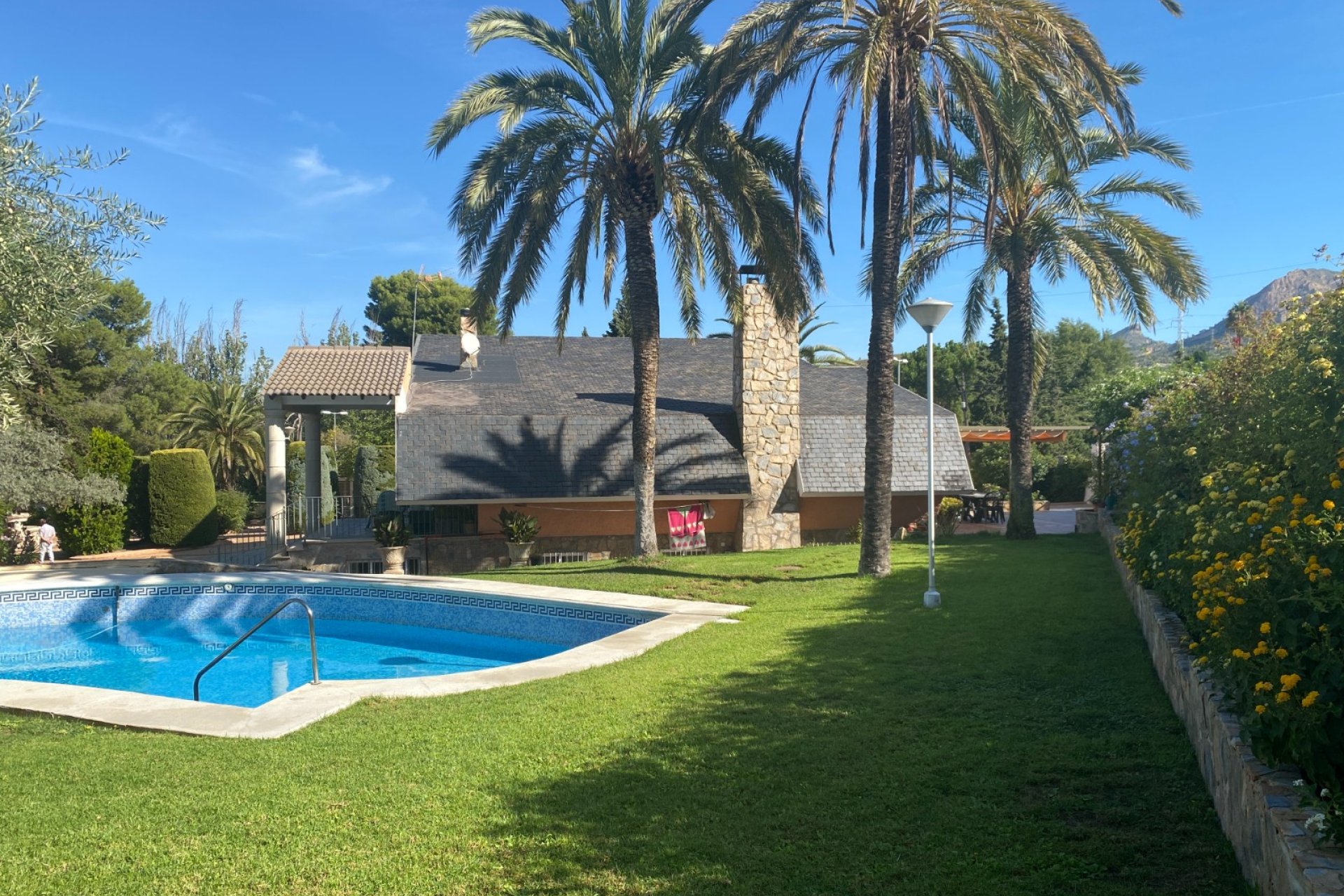 Herverkoop - Villa -
Petrer