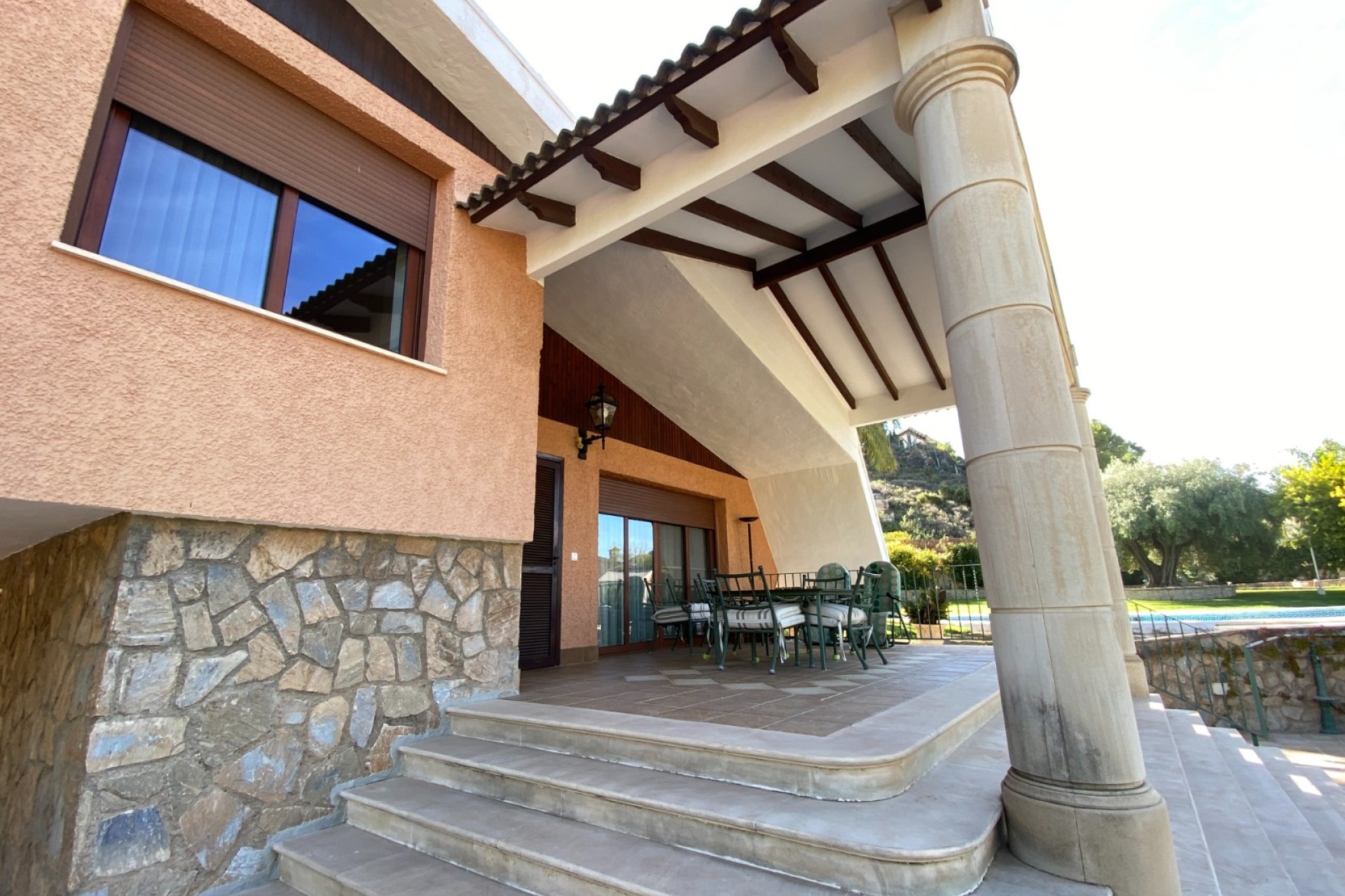 Herverkoop - Villa -
Petrer