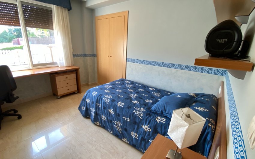 Herverkoop - Villa -
Petrer