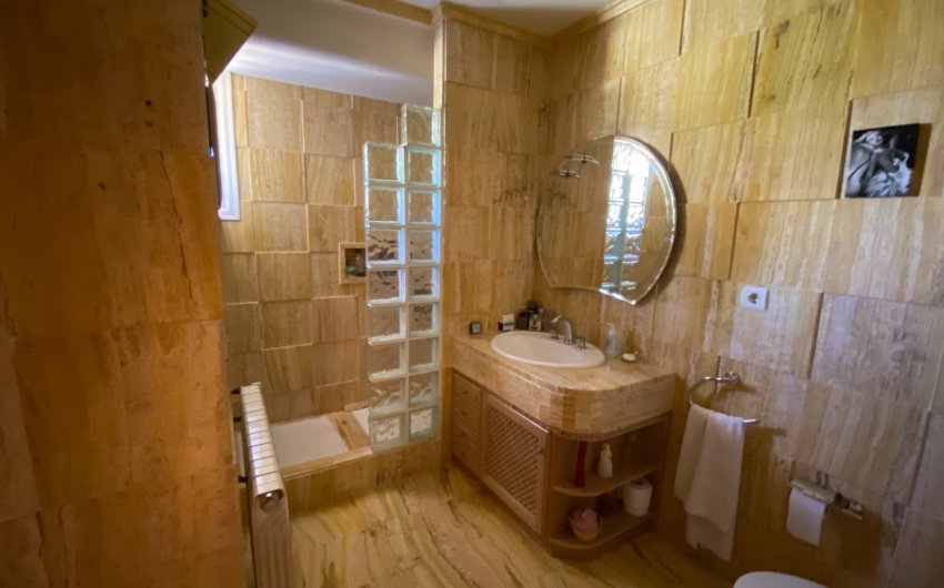 Herverkoop - Villa -
Petrer