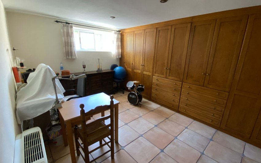 Herverkoop - Villa -
Petrer