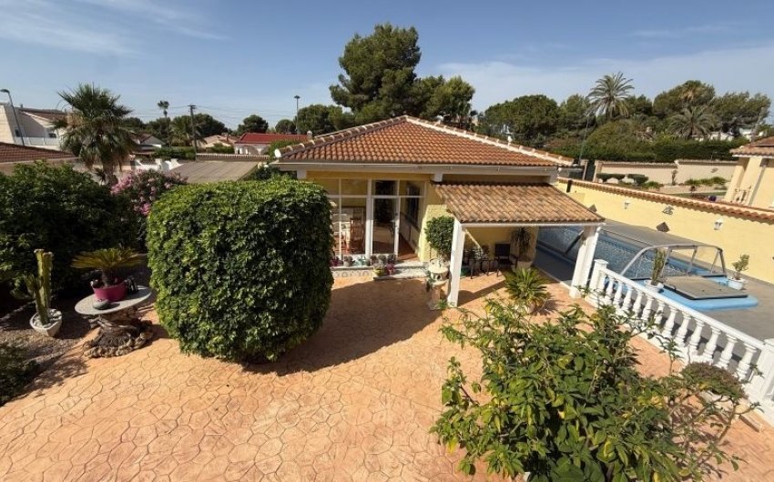 Herverkoop - Villa -
Pinar de Campoverde - Inland
