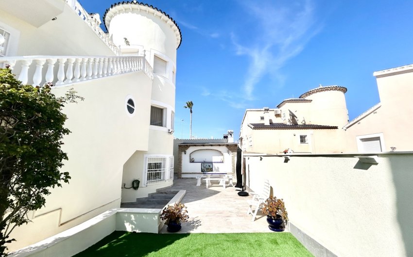 Herverkoop - Villa -
Pinar de Campoverde - Inland