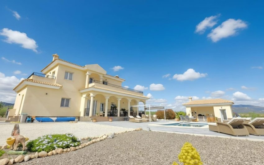 Herverkoop - Villa -
Pinoso - Inland