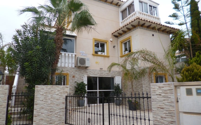 Herverkoop - Villa -
Playa Flamenca - Costa Blanca