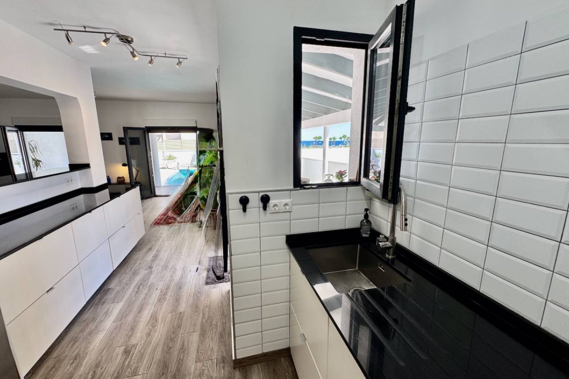 Herverkoop - Villa -
Punta Prima