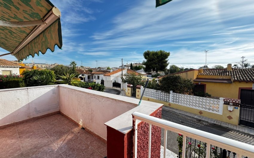 Herverkoop - Villa -
Punta Prima