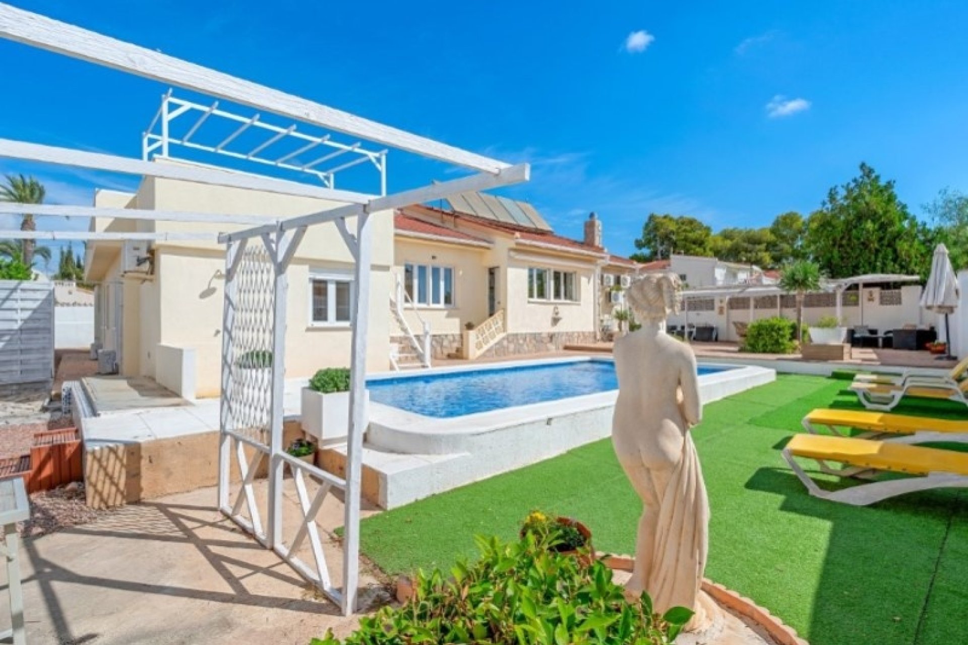 Herverkoop - Villa -
Rojales - Ciudad Quesada