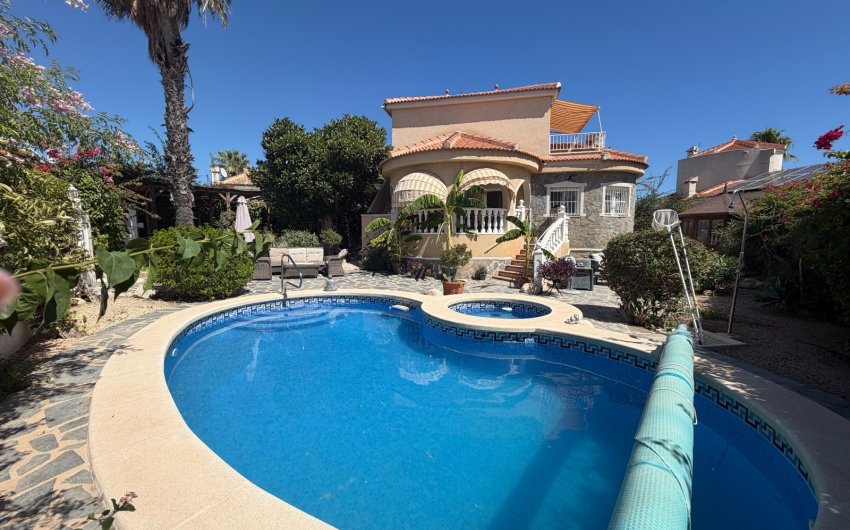 Herverkoop - Villa -
Rojales - Inland