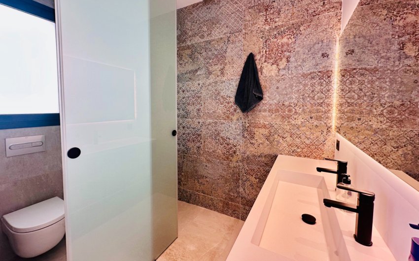 Herverkoop - Villa -
Rojales