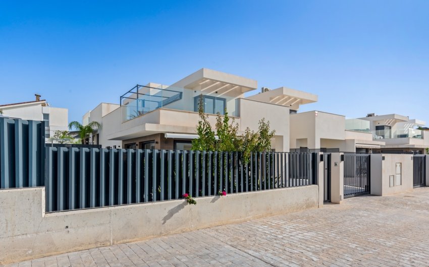 Herverkoop - Villa -
San Fulgencio - La Marina