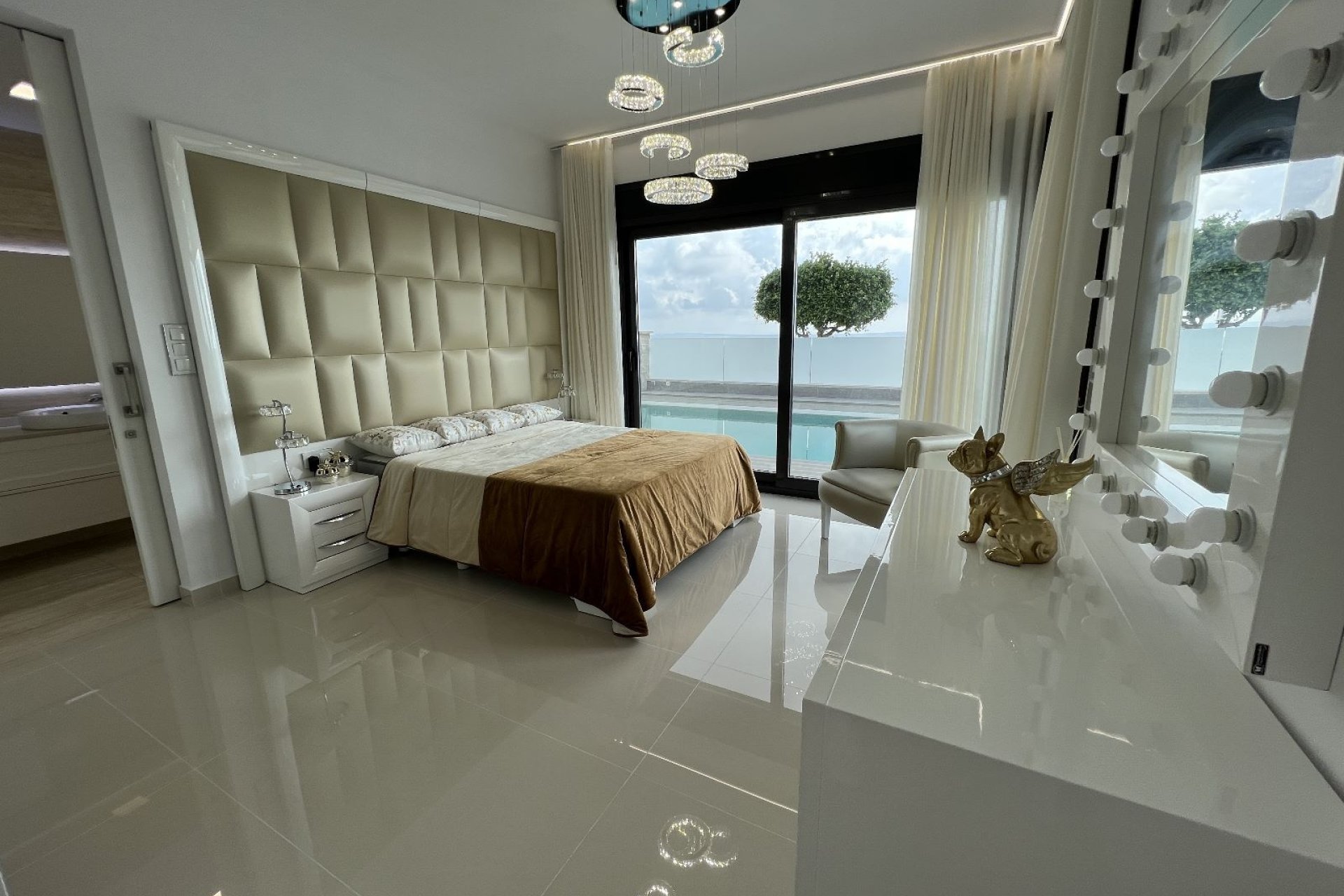 Herverkoop - Villa -
San Miguel de Salinas - Costa Blanca