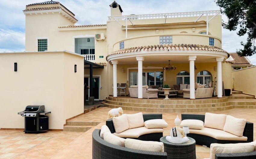 Herverkoop - Villa -
San Miguel de Salinas - Inland