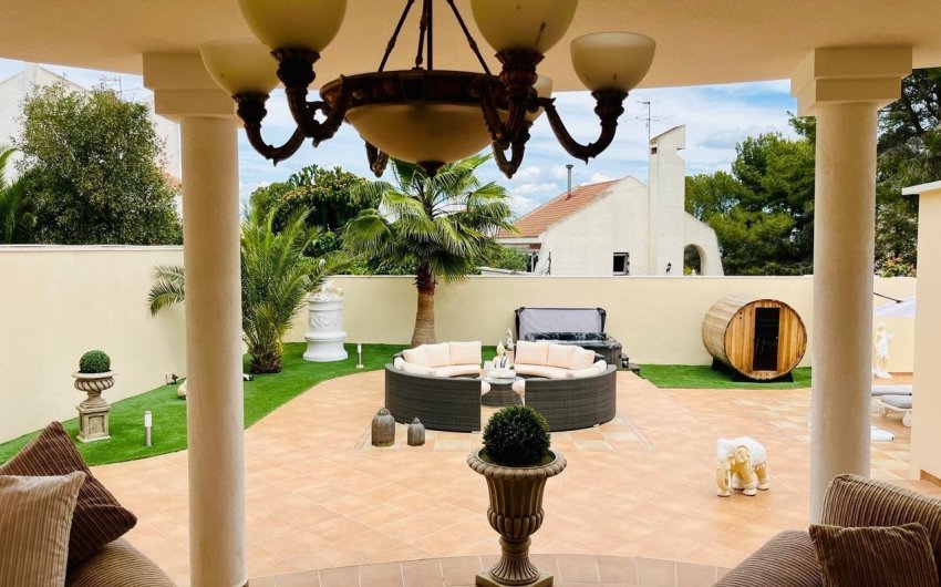 Herverkoop - Villa -
San Miguel de Salinas - Inland