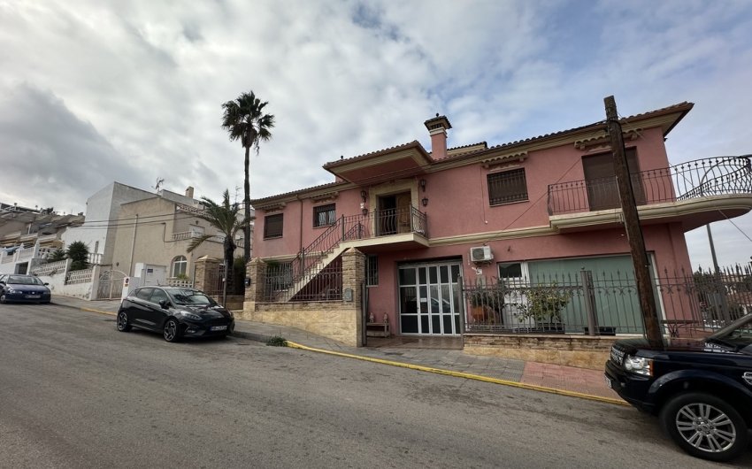 Herverkoop - Villa -
San Miguel de Salinas - Inland