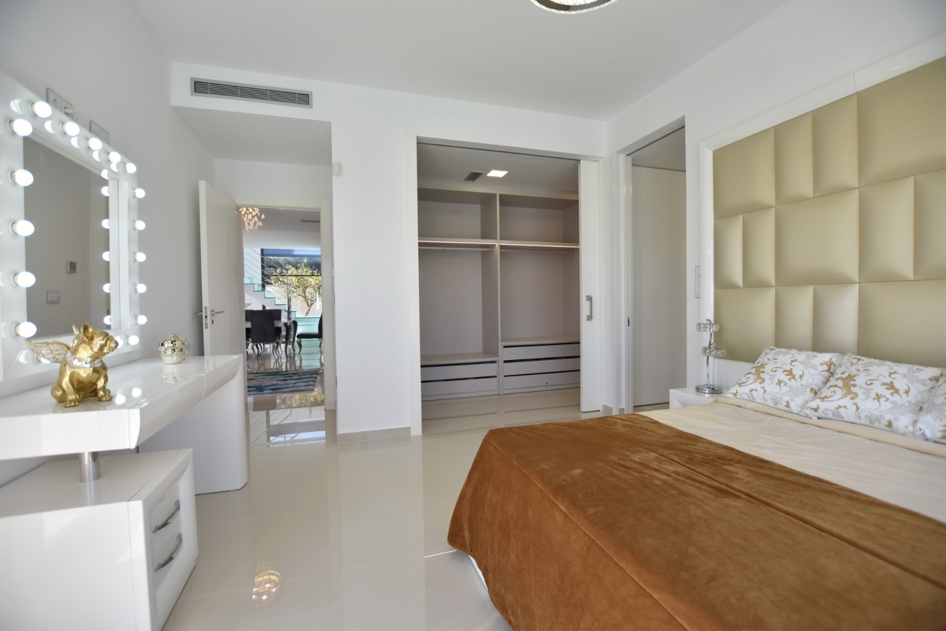 Herverkoop - Villa -
San Miguel de Salinas - Inland