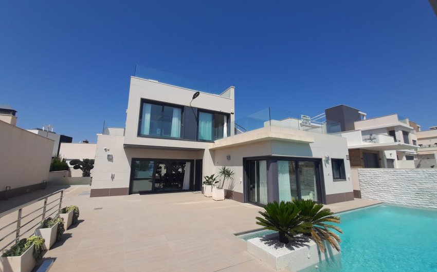 Herverkoop - Villa -
San Miguel de Salinas - Inland